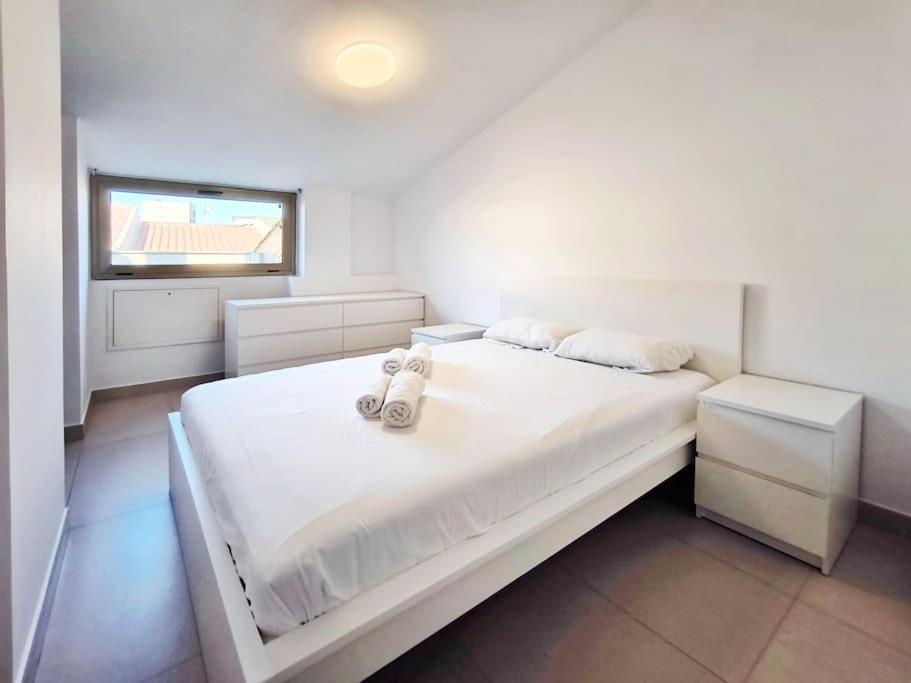 Moderno Apartamento Duplex En Terrassa Centro エクステリア 写真
