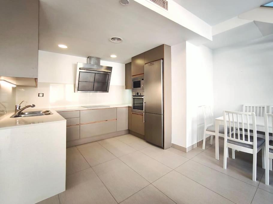 Moderno Apartamento Duplex En Terrassa Centro エクステリア 写真