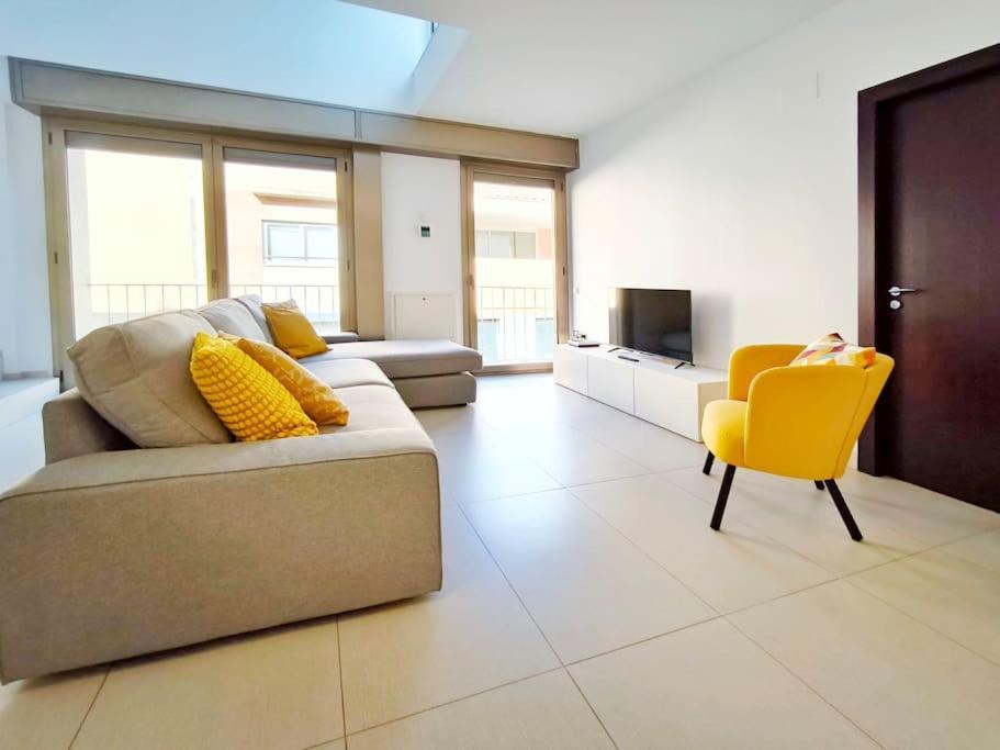 Moderno Apartamento Duplex En Terrassa Centro エクステリア 写真